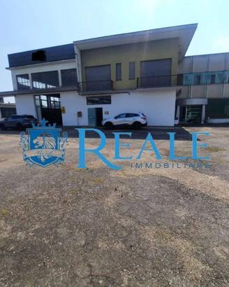 Immobile di 2700 m² con 1 locale a Turbigo