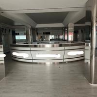 Bancone e arredi negozio ottica