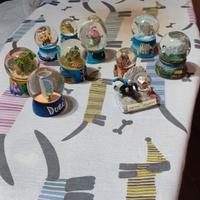 palle di vetro con neve