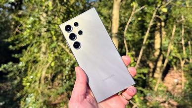 Samsung Galaxy S25 Ultra con 256 GB di memoria 