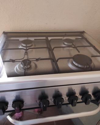 Cucina a gas in acciaio con forno elettrico 