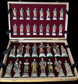 scacchi Nigri Camelot”Dipinti a  Mano  “mai usati