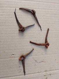 antiche cerniere in ferro battuto 