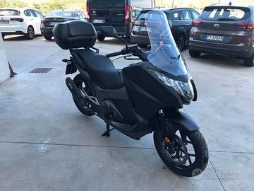 Honda Integra 750 black