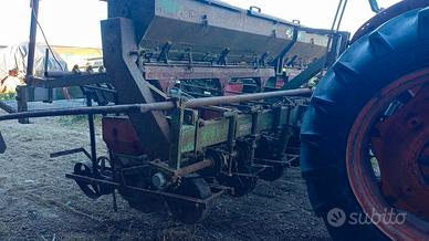 Seminatrice e cabina Massey Ferguson