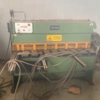 Cesoia per taglio lamiere