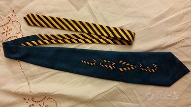 Cravatte Moschino originali