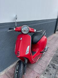 Vespa rossa 125s