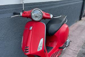 Vespa rossa 125s