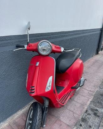 Vespa rossa 125s