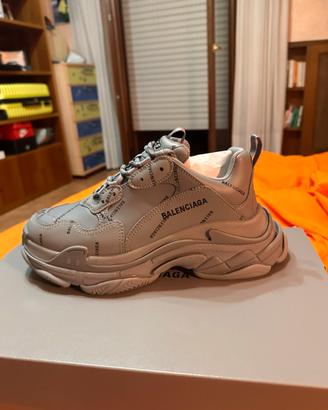 balenciaga triple s