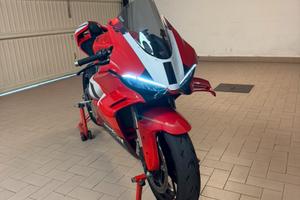 Panigale v4 akrapovic 4500 km