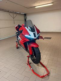 Panigale v4 akrapovic 4500 km