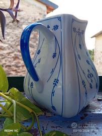 caraffa stile vintage bianco e blu 