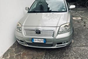 Toyota Avensis grigio metallizzato