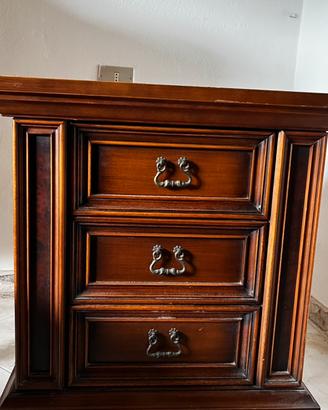 coppia di comodini stile vintage marrone scuro