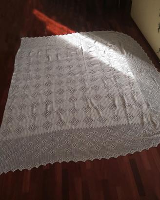 Copriletto realizzato a mano