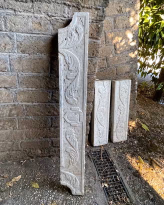 Antico portale/cornice camino travertino scolpito