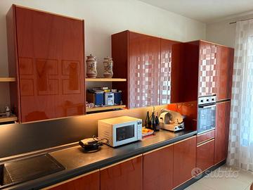 Cucina legno massello completa di elettrodomestici