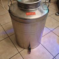 Contenitore per olio in acciaio