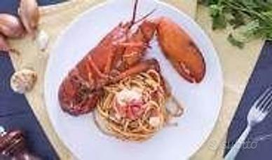 Ristorante con licenza e muri di mq 320