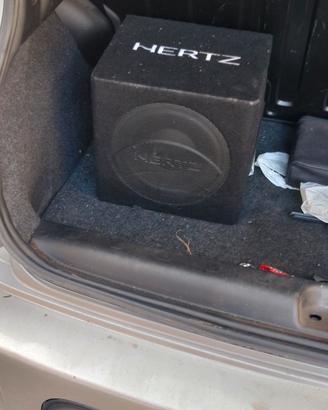 subwoofer Hertz amplificato