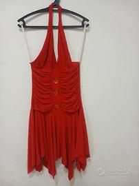 Splendido abito rosso a fazzoletto con scollo all'