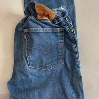 pantaloni levis 513