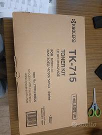 Toner Kyocera TK-715 originale – NUOVO E SIGILLATO