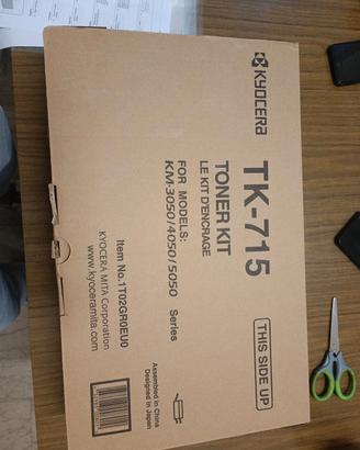 Toner Kyocera TK-715 originale – NUOVO E SIGILLATO