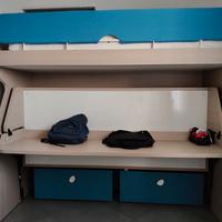 letto a castello con scrivania e lavagna integrata