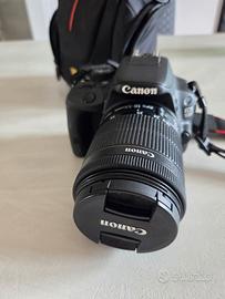 fotocamera canon eos 100d con obiettivo 