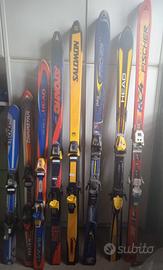 Sci da discesa, racchette, scarponi, caschi