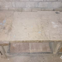 Banco da lavoro in legno massiccio con morsa