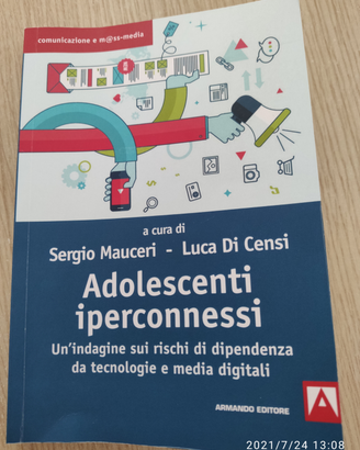 Adolescenti iperconnessi