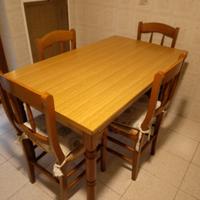 Tavolo allungabile con 4 sedie