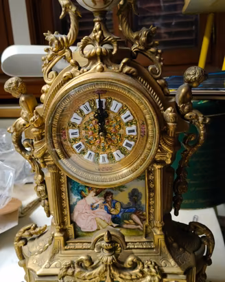 Orologio antico da tavolo  in bronzo dorato 