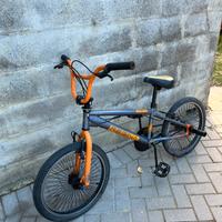 Bmx bicicletta