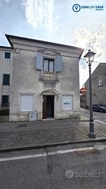 QUADRILOCALE INDIPENDENTE IN CENTRO A FRATTA