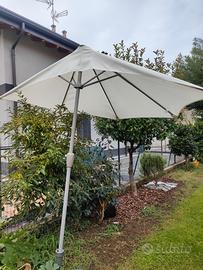 3 ombrelloni  a muro con base, 