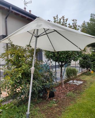 3 ombrelloni  a muro con base, 