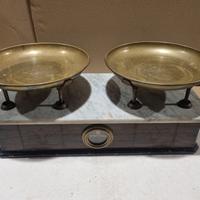 bilancia vintage a due piatri