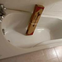 Vasca da bagno + miscelatore + asta saliscendi