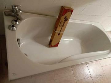 Vasca da bagno + miscelatore + asta saliscendi