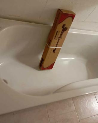Vasca da bagno + miscelatore + asta saliscendi