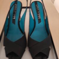 Sandali con tacco in raso nero di Paula Mendez