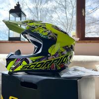 Casco nuovo mai usato, di un bel colore