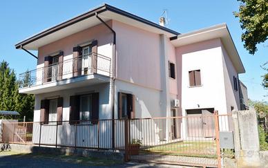 TURRIACO:CASA CON POSSIBILITA' 2 ABITAZIONI