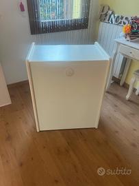 mobiletto per elettro medicali