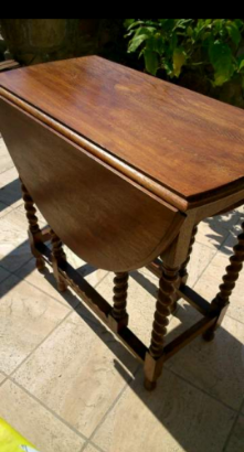 Tavolo Gateleg ed armadio Biedermeier